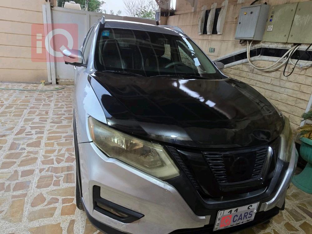 نيسان روج